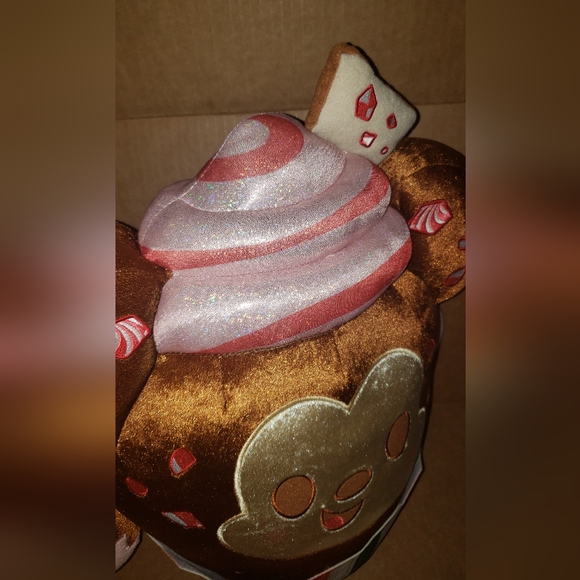 Disney Mickey Peppermint Bark Cupcake Munchlings Scented Holiday Plush 16" - Picture 3 of 7